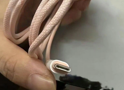 长白苹果15维修店分享iPhone15USB-C数据线长啥样